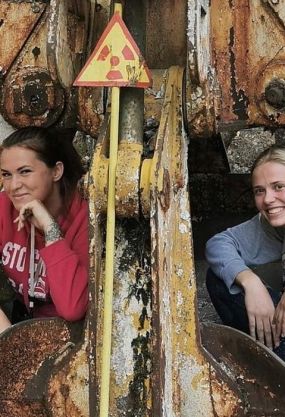 The Claw and two girls