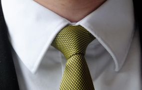 Discover common itchy throat causes and how to tell allergy symptoms from a viral infection, plus when persistent throat itch might signal dry air or something more serious.