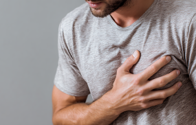 Explore chest tightness causes, breathing discomfort, and anxiety symptoms. Learn how doctors assess non-painful chest tightness and when to seek urgent medical care.
