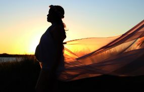 Discover the science behind pregnancy brain symptoms. Learn why memory issues in pregnancy are real, what causes them, and practical strategies to manage cognitive changes.