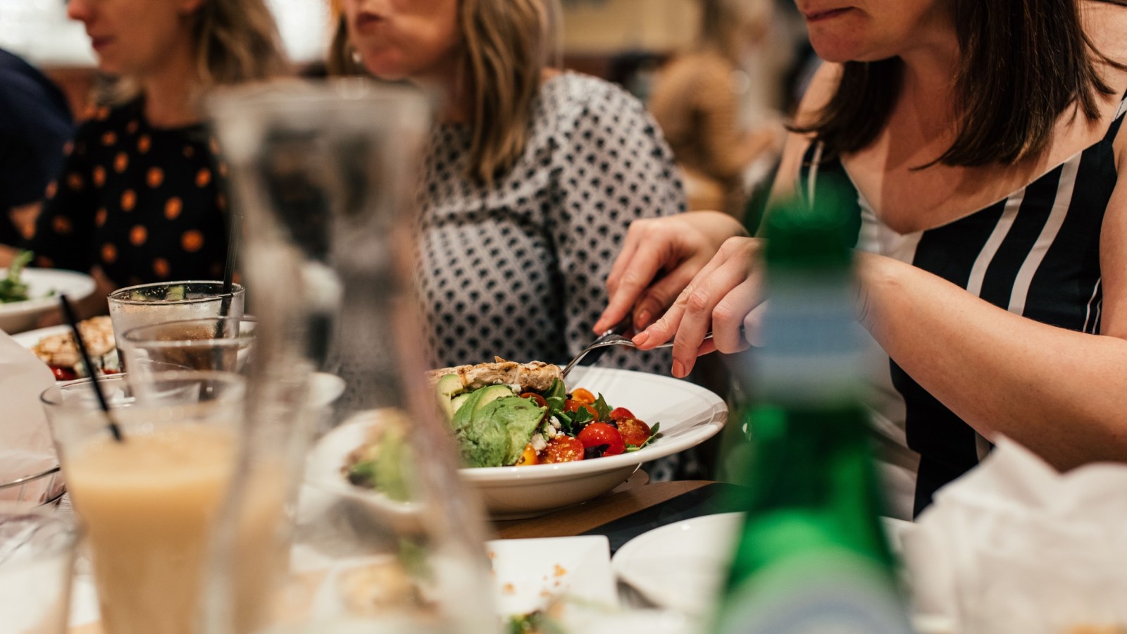 Dietitians and Sleep Doctors Say TikTok's "Early Bird Dinner" Trend Is Actually Backed by Science