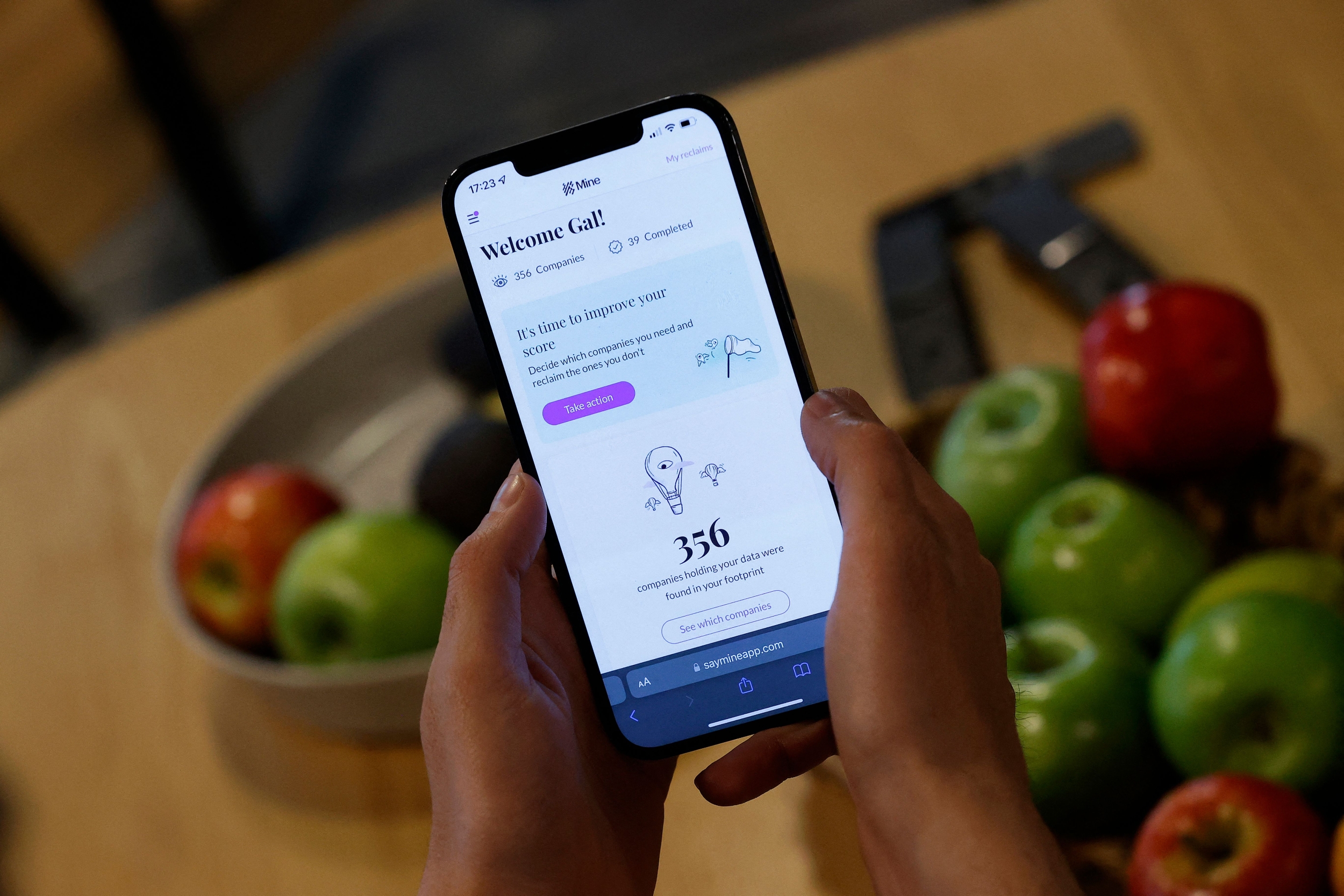 AI Food Logging Apps Missed About a Third of Calories and Fat in Controlled Meal Testing