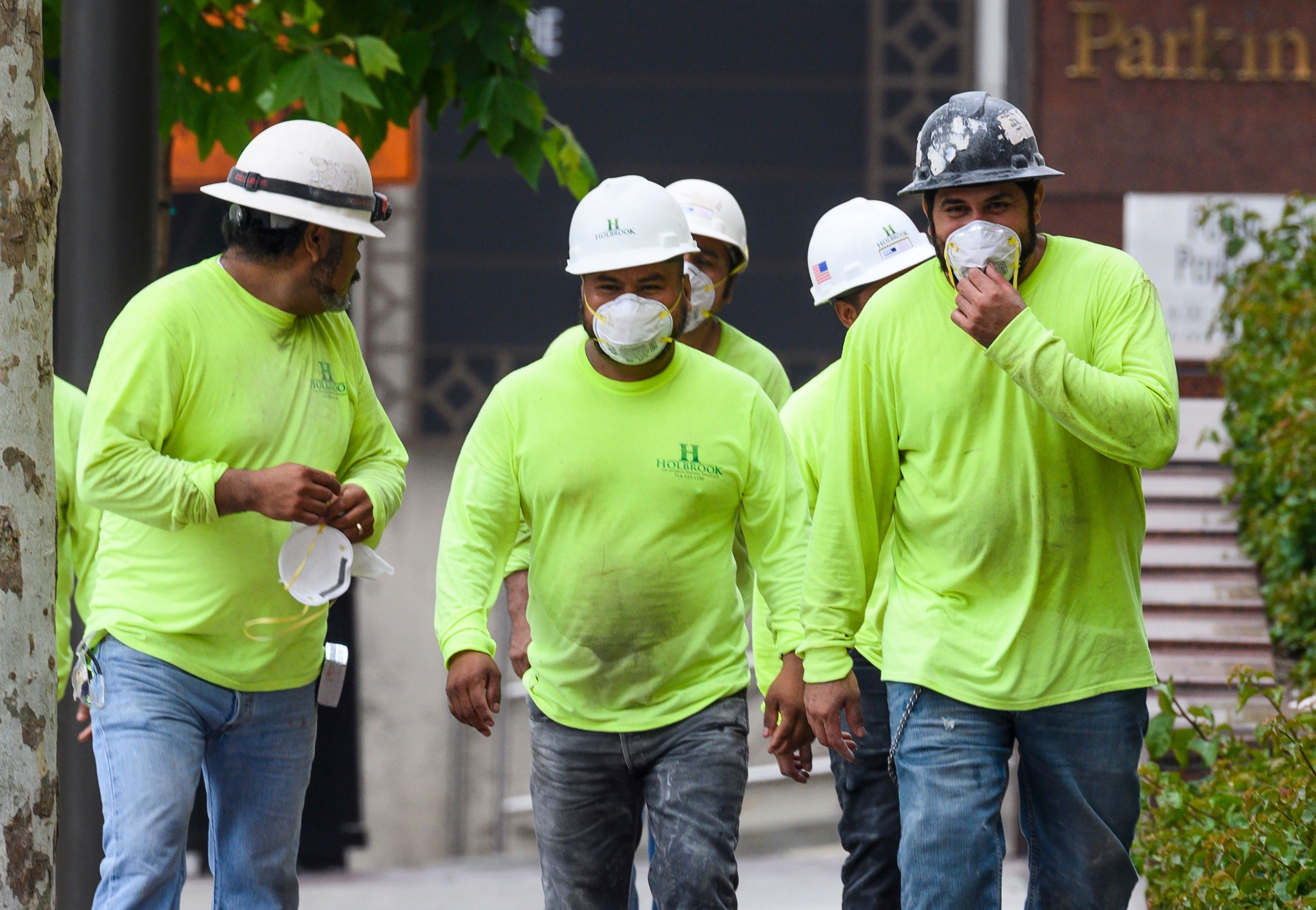 Outdoor Crews Absorb the Highest Smoke Doses, and Respirator Fit Decides How Much Protection They Get Outdoor Crews Absorb the Highest Smoke Doses, and Respirator Fit Decides How Much Protection They Get