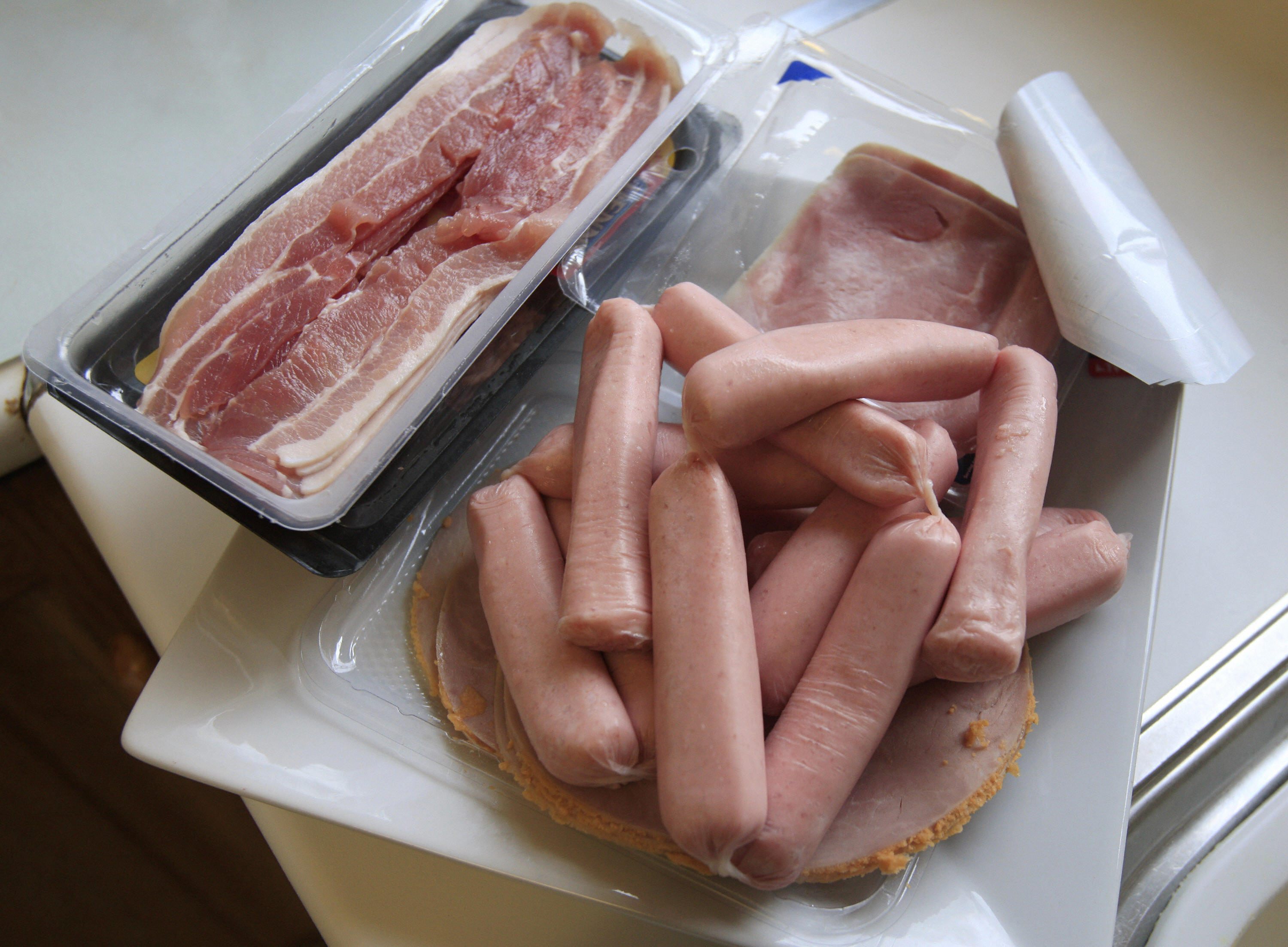 Kayem Recalls 1.58 Million Pounds of Hot Dogs, Bacon and Deli Meats ...
