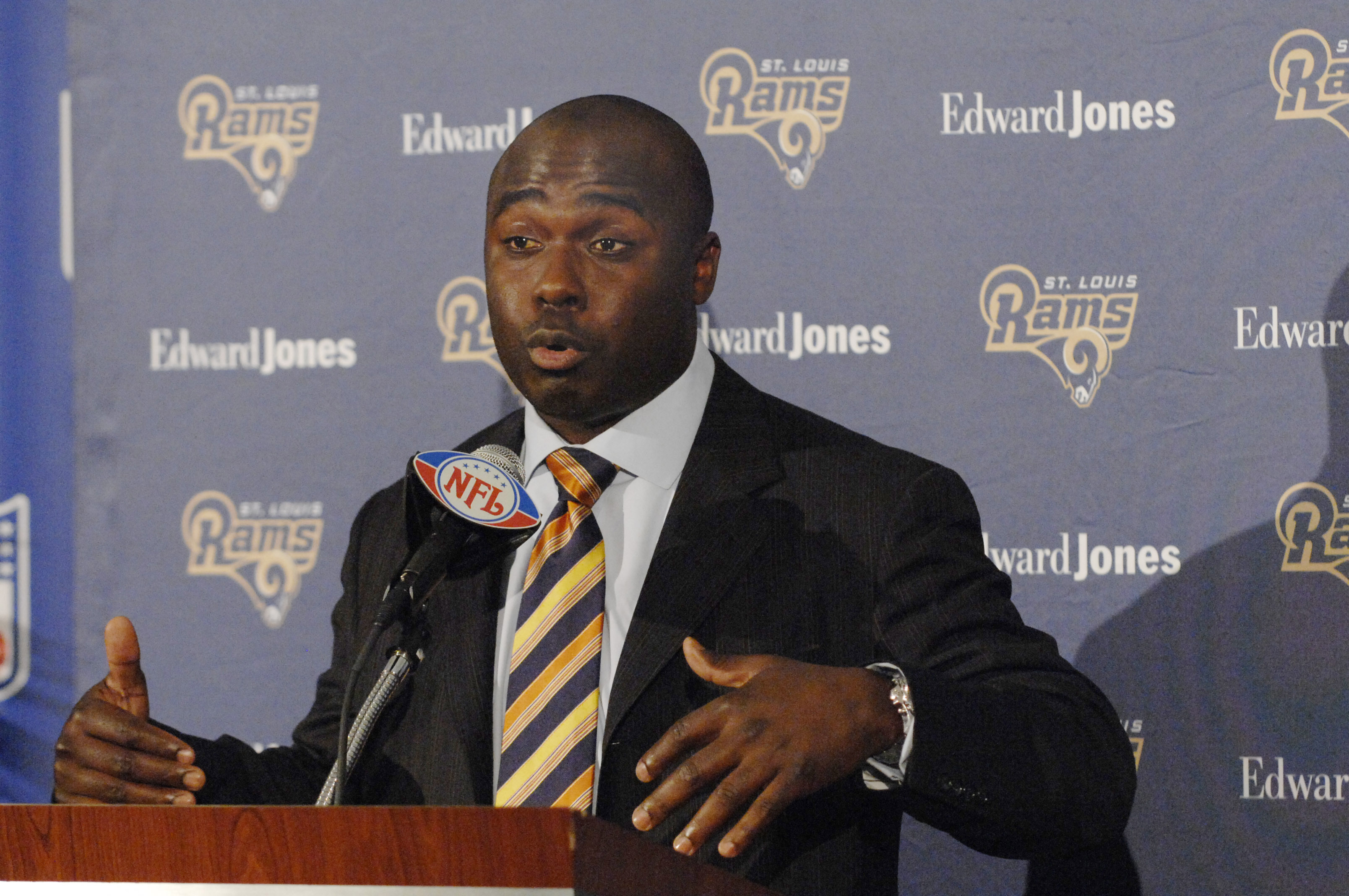 Marshall Faulk Says a Stiff Hand After Golf Was His First Parkinson's Sign, Urging People Not to Wait